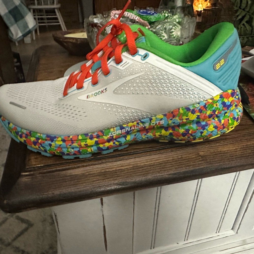 Brooks wore once paid 160